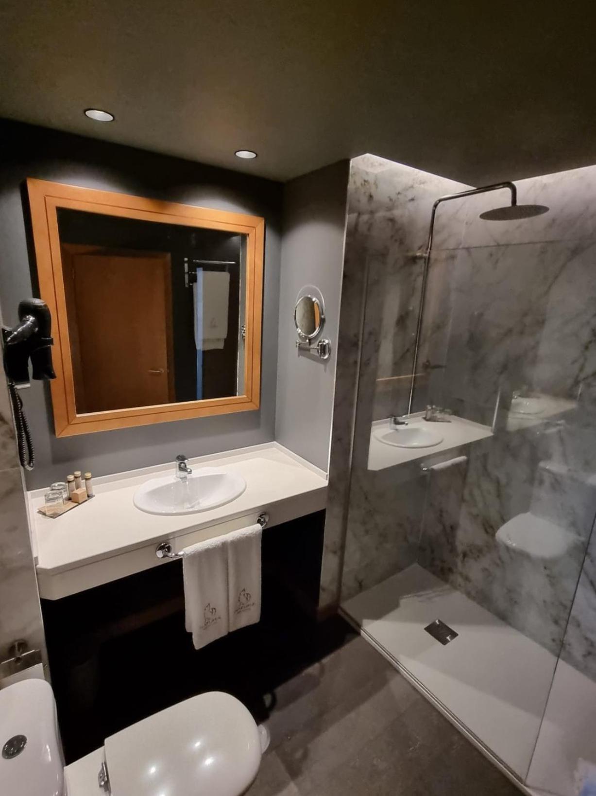 Hotel Versatile Guarda Luaran gambar