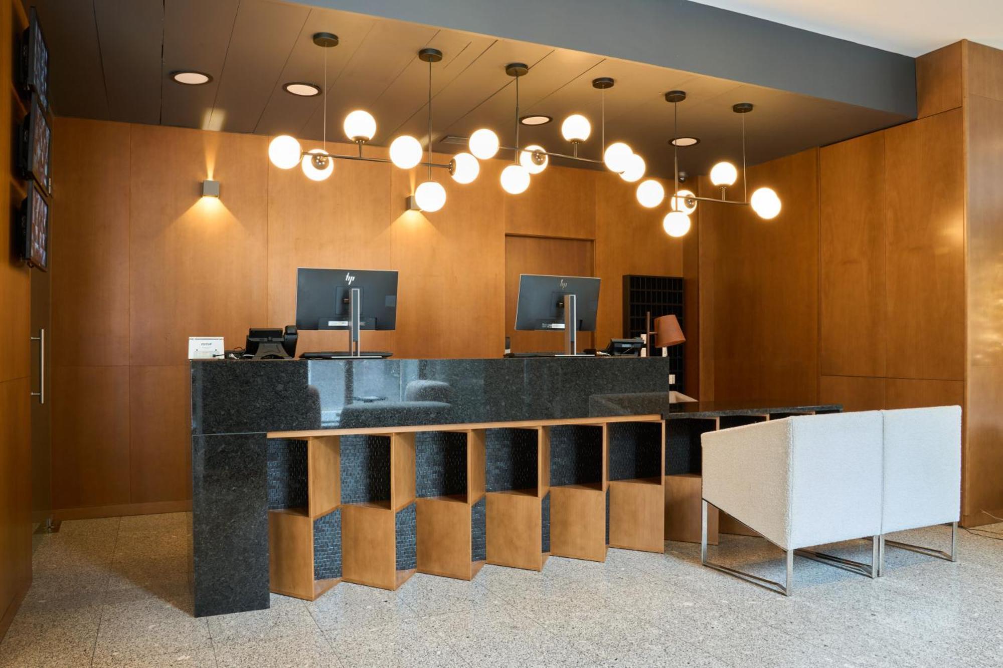 Hotel Versatile Guarda Luaran gambar
