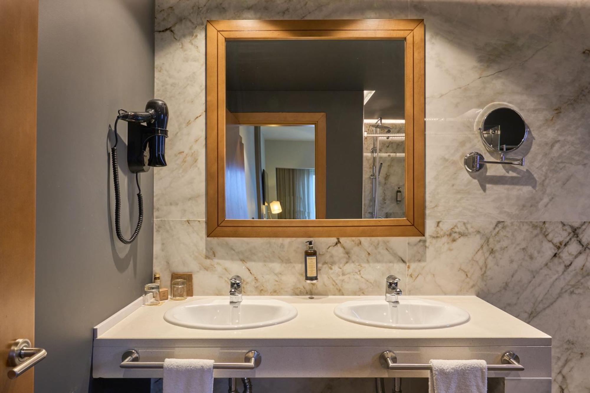 Hotel Versatile Guarda Luaran gambar
