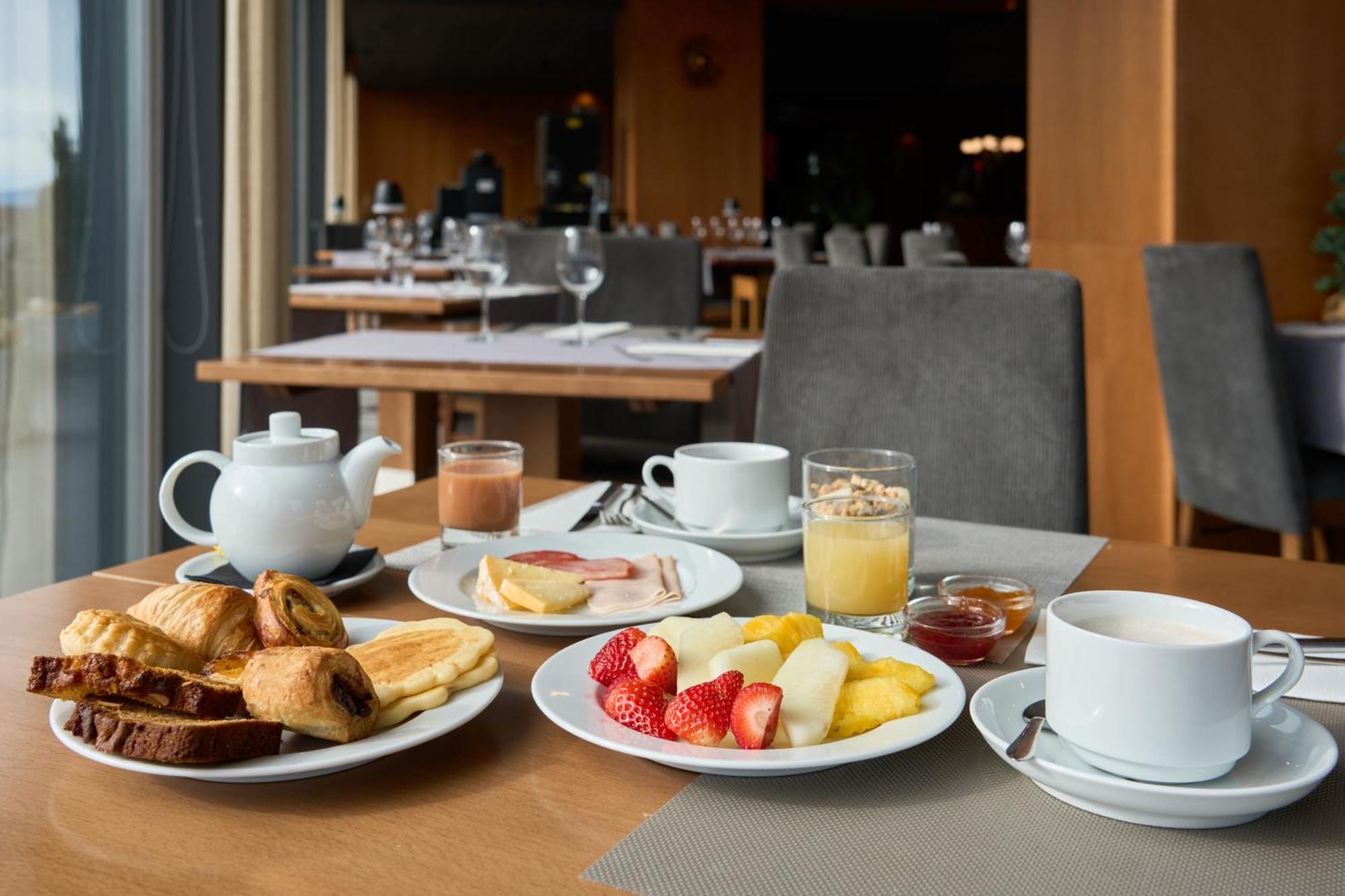 Hotel Versatile Guarda Luaran gambar
